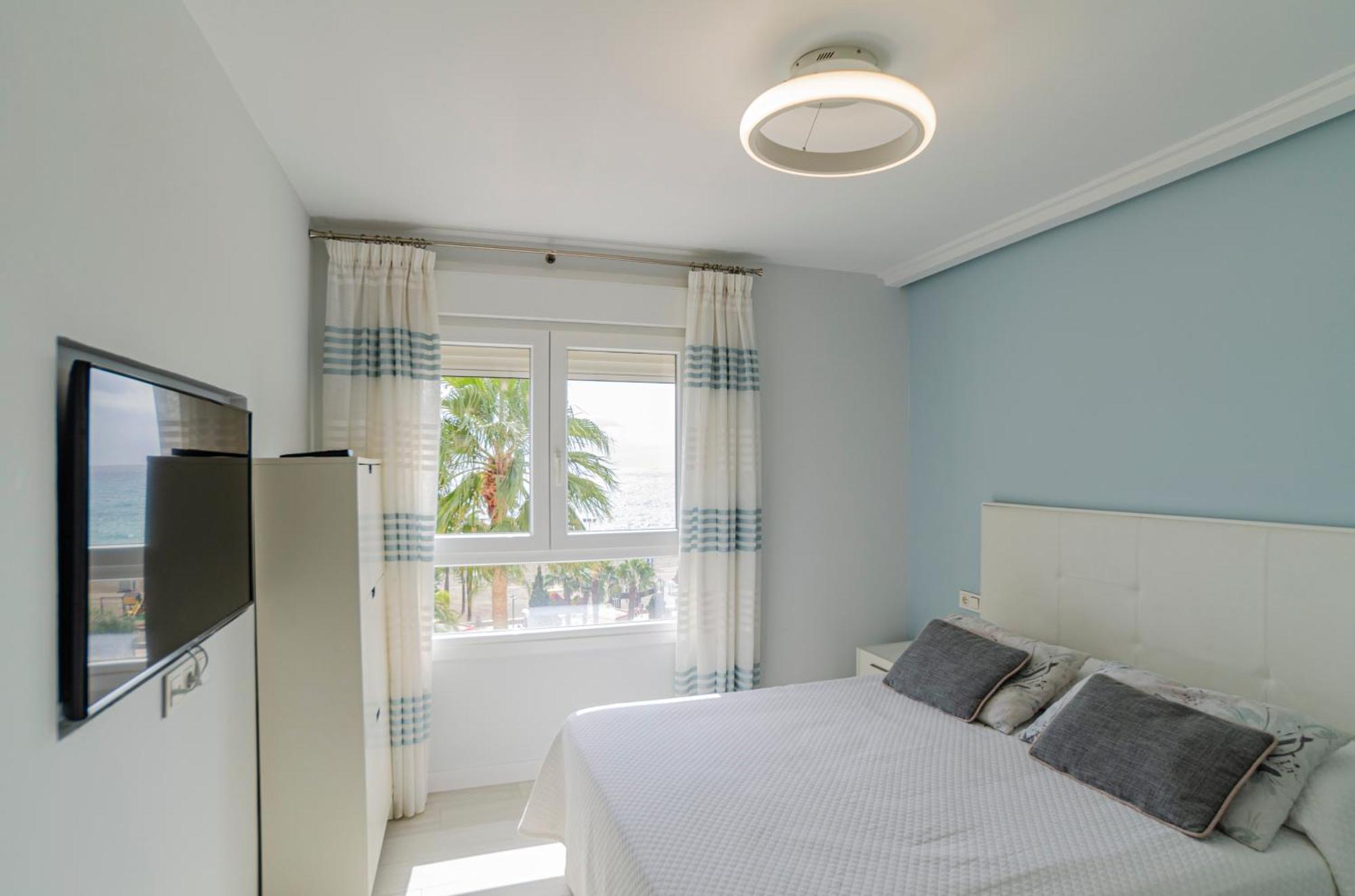 A&C Vistas Al Mar Luxury Apartment Torre Del Mar Exterior photo